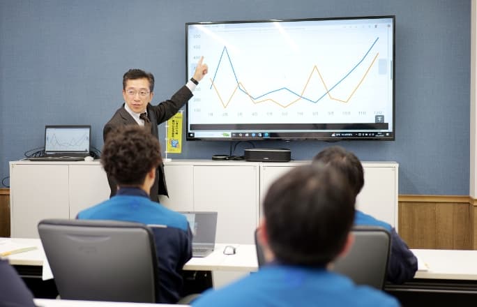 様々な講習、研修へ積極的に参加します。