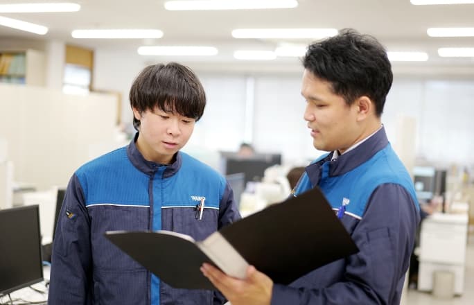 教科書には載っていない経験から得られるものは先輩から教わります。